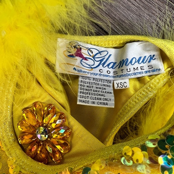 Yellow Feather Glamour Costume - Picture 7 of 7